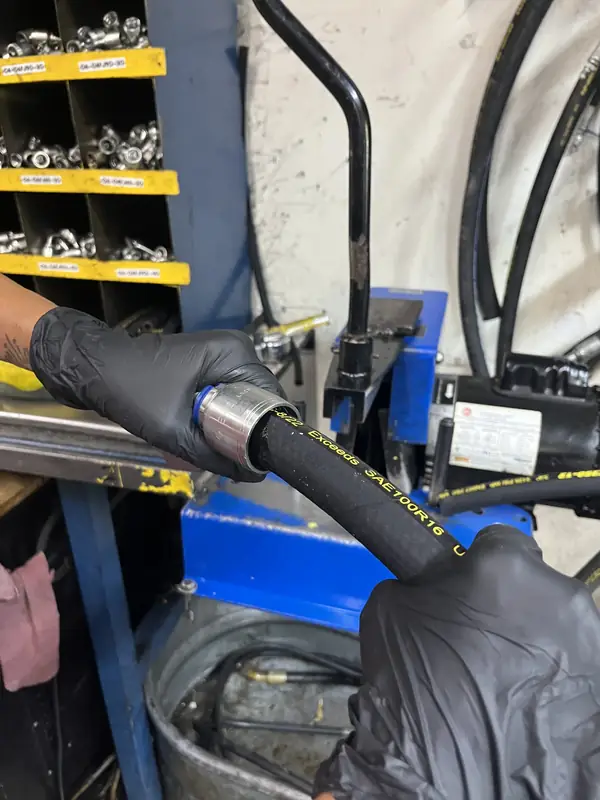 Custom crimped hydraulic hose fitting